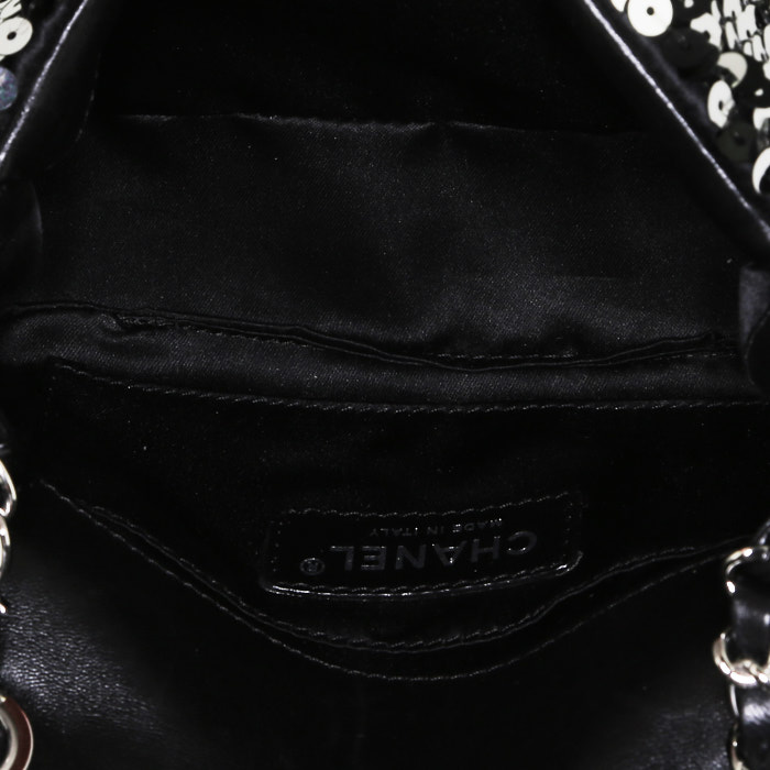 Sac bandoulière Chanel  Mini Timeless en toile noire et cuir noir - Detail D2
