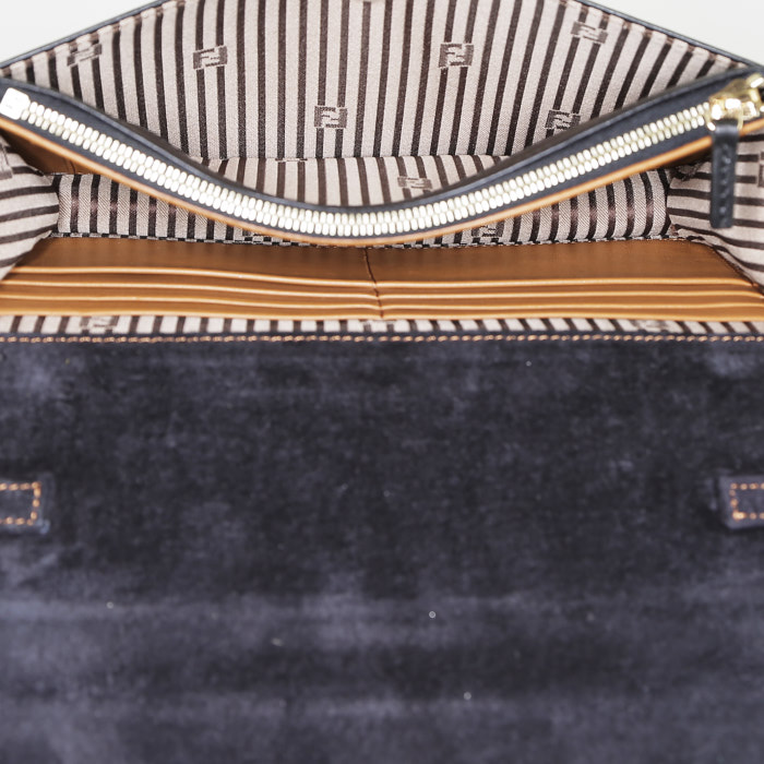 Fendi   shoulder bag  in black and gold leather - Detail D2