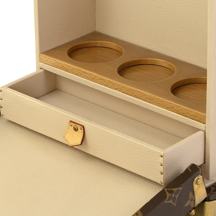 Louis Vuitton, Box flaconnier (for bottles of scent), in Monogram canvas, natural cowhide, canvas, wood and gilded metal, from 2020's - Detail D2