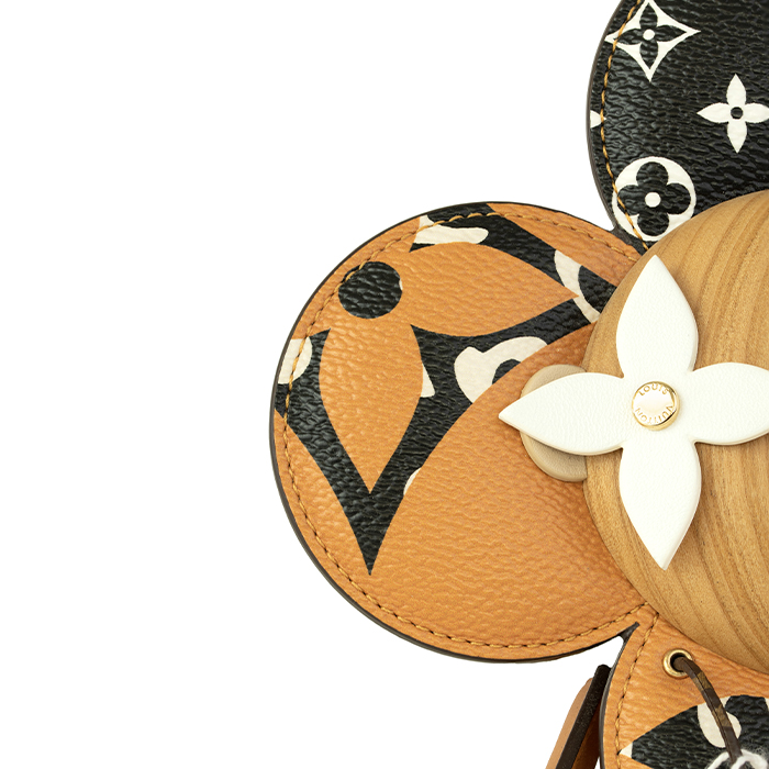 Louis Vuitton, "Vivienne Giant Jungle", mascotte sculpture, en bois, toile Monogram Jungle, cuir, métal doré et plastique, signée, de 2019 - Detail D1