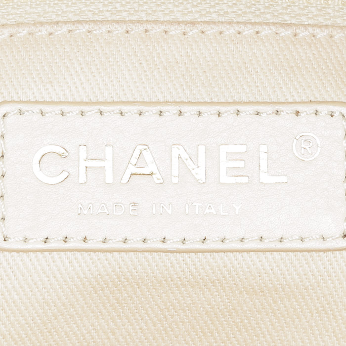 Chanel  Mademoiselle handbag  in red quilted leather - Detail D3