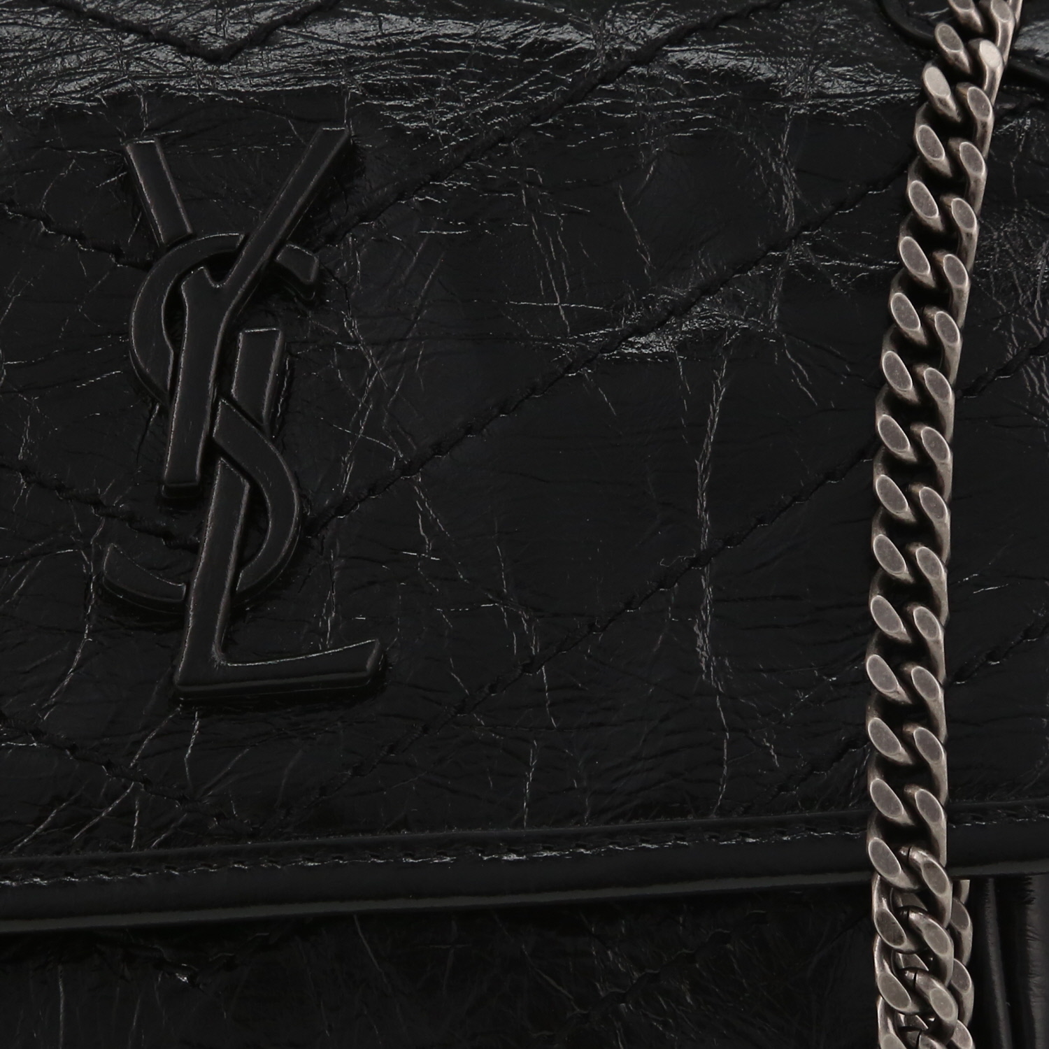 Borsa a tracolla Saint Laurent  Niki Baby in pelle nera - Detail D1
