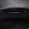 Bolso bandolera Saint Laurent  Enveloppe modelo mediano  en cuero granulado acolchado negro - Detail D8 thumbnail
