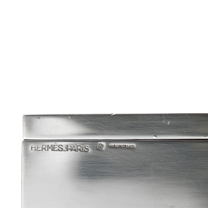 Hermès, card box in guilloched silvered metal by Ravinet Denfert, signed and stamped, from the 1980’s - Detail D4