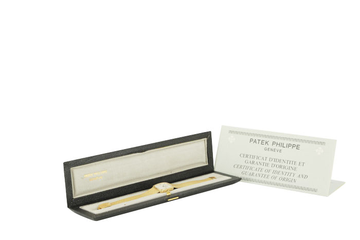 Patek Philippe Golden Ellipse  in yellow gold Ref: Patek Philippe - 4107-1  Circa 1970 - Detail D2