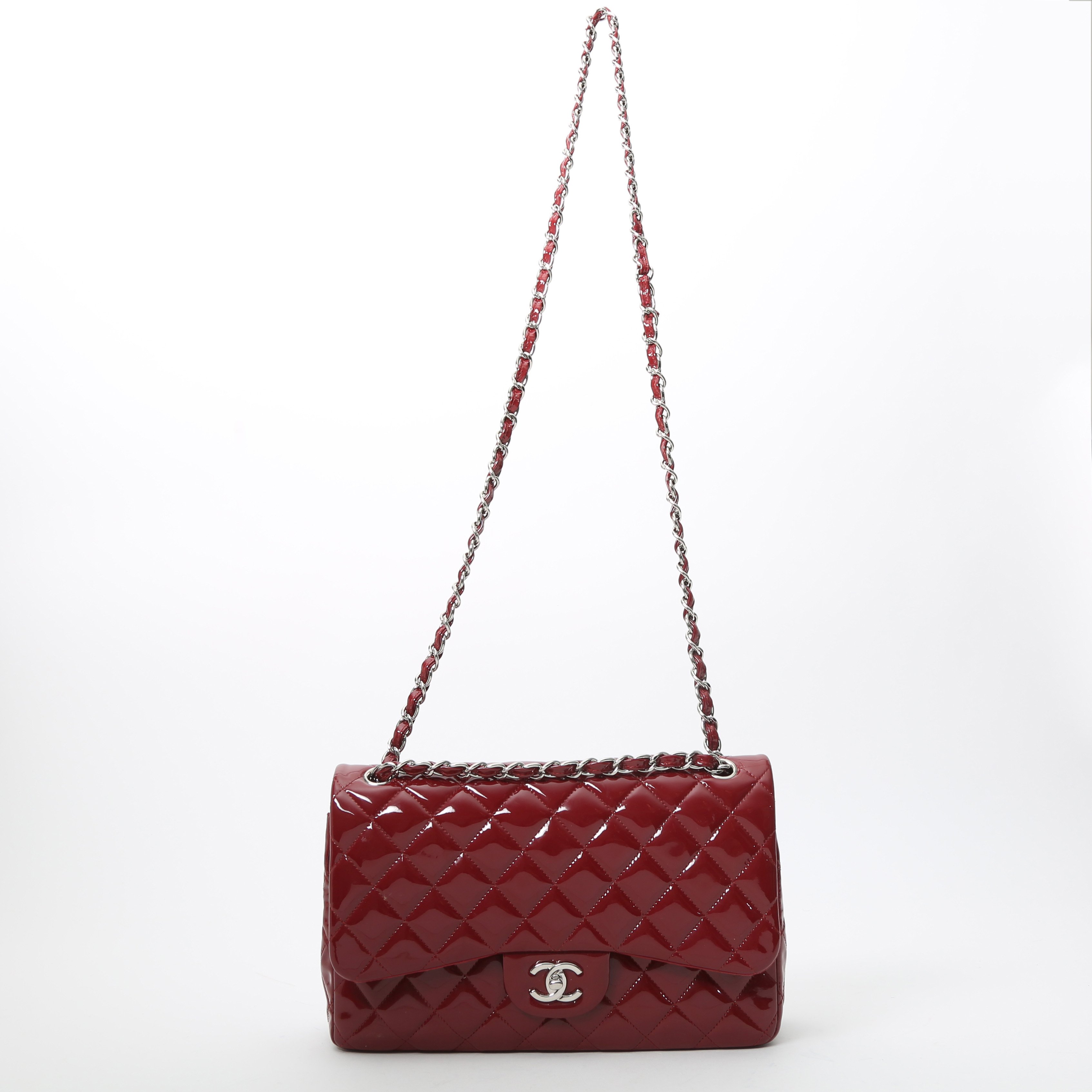 Chanel  Timeless Jumbo shoulder bag  in red patent quilted leather - Detail D2