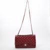 Chanel  Timeless Jumbo shoulder bag  in red patent quilted leather - Detail D2 thumbnail
