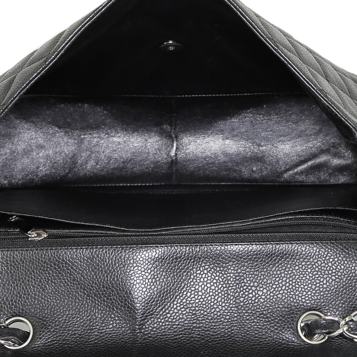 Sac bandoulière Chanel  Timeless Jumbo en cuir grainé matelassé noir - Detail D3