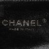 Chanel  Vintage Diana shoulder bag  in black leather - Detail D4 thumbnail