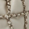 Bolso bandolera Chanel   en cuero beige - Detail D1 thumbnail