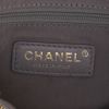 Bolso de mano Chanel   en cuero granulado acolchado gris - Detail D2 thumbnail