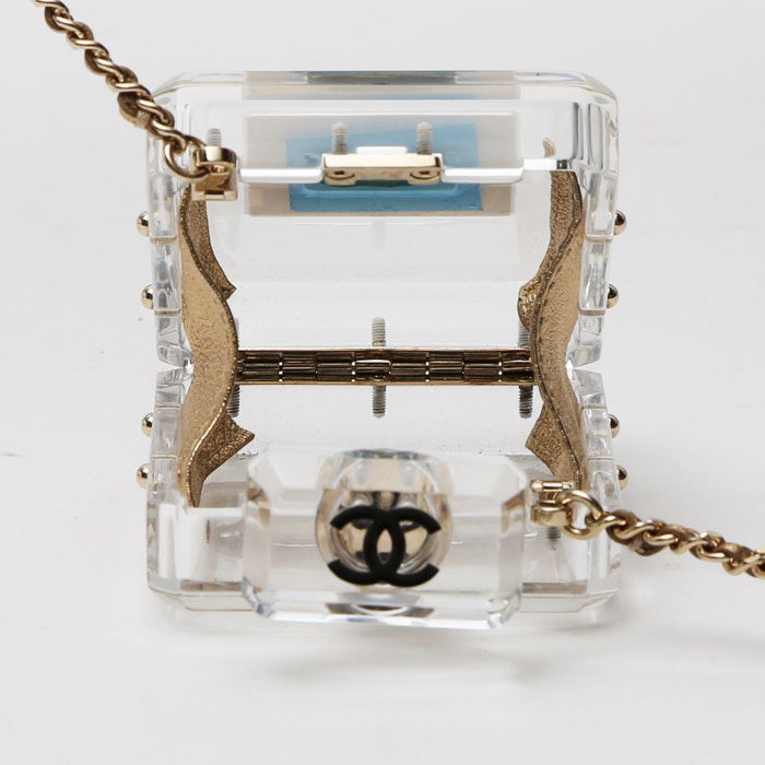 Minaudière Chanel Editions Limitées en plexiglas transparent - Detail D3