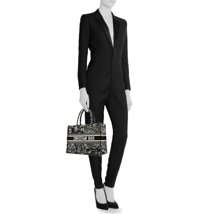Dior  Book Tote shopping bag  in black and white canvas - Detail D1