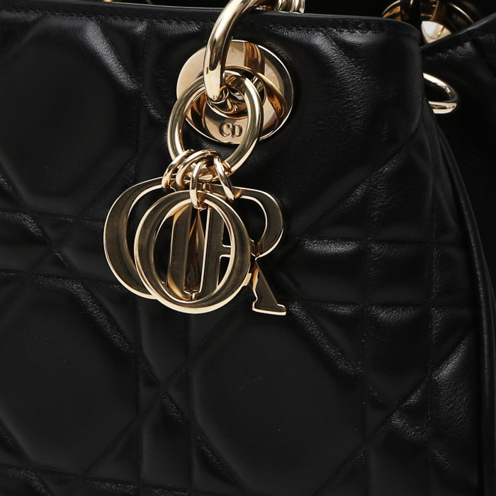 Bolso de mano Dior  Lady 95.22 en cuero cannage negro - Detail D1