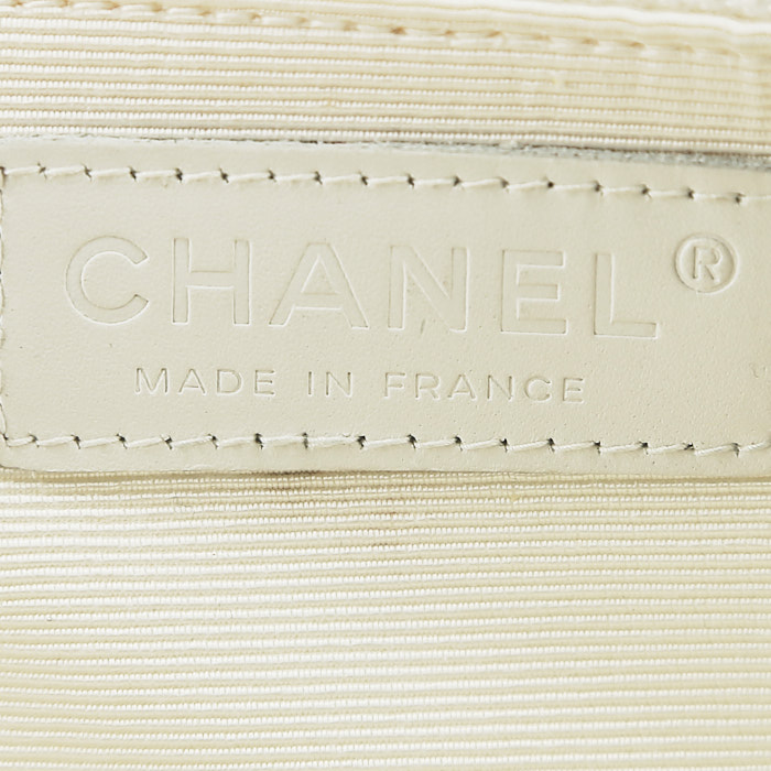 Sac porté épaule ou main Chanel  Editions Limitées en toile blanche - Detail D4