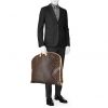 Funda protectora para ropa Louis Vuitton  Porte-habits en lona Monogram marrón y cuero natural - Detail D1 thumbnail