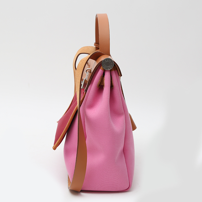 Hermès  Herbag shoulder bag  in pink canvas  and brown leather - Detail D7