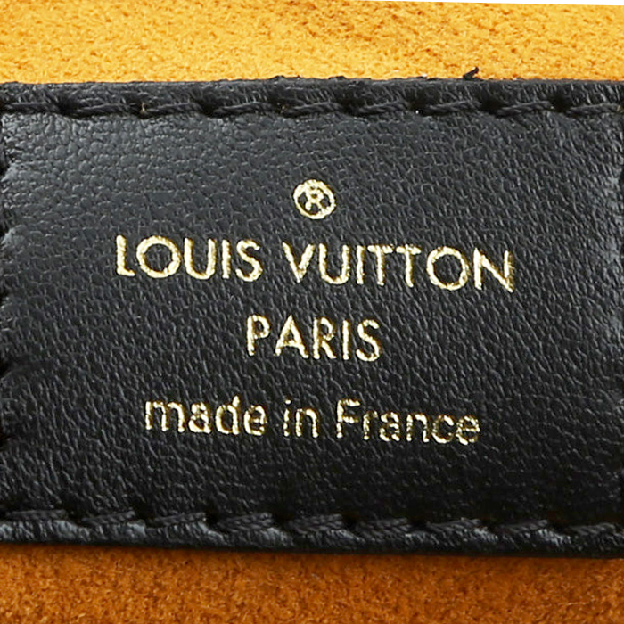Louis Vuitton Coussin handbag in black empreinte monogram leather - Detail D4