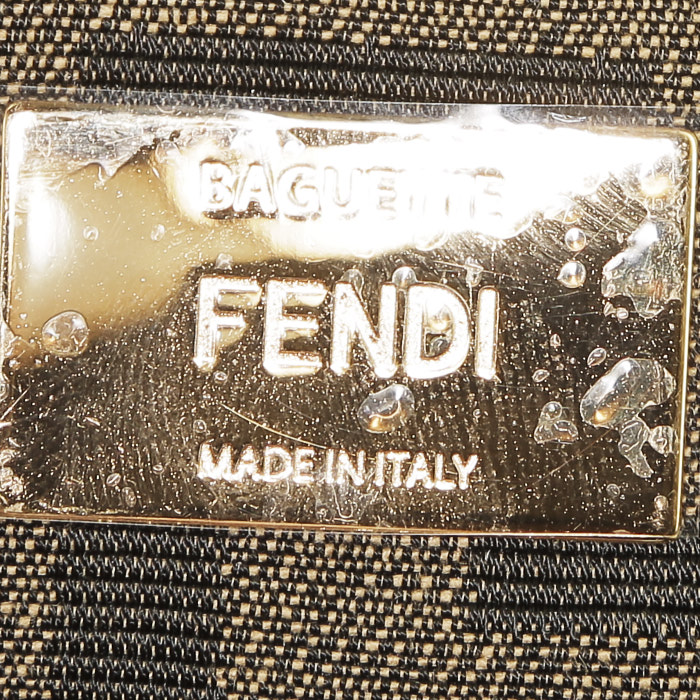 Sac à main Fendi Baguette en toile ocre - Detail D4
