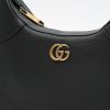 Bolso de mano Gucci  Aphrodite Petit en cuero granulado negro - Detail D1 thumbnail