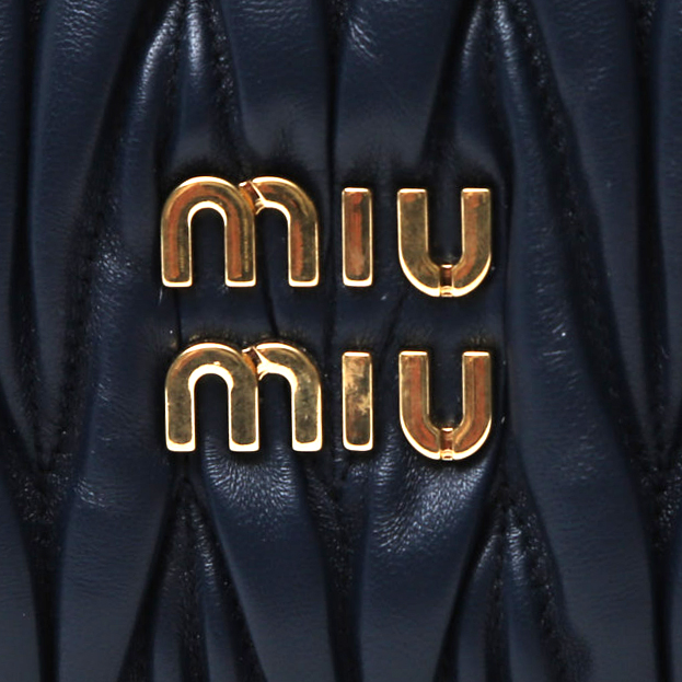 Bolso bandolera Miu Miu  Miu Wander en cuero acolchado con motivos de espigas azul marino - Detail D1