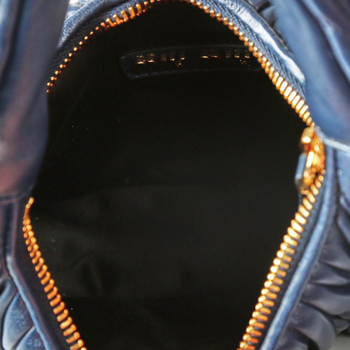 Bolso bandolera Miu Miu  Miu Wander en cuero acolchado con motivos de espigas azul marino - Detail D4