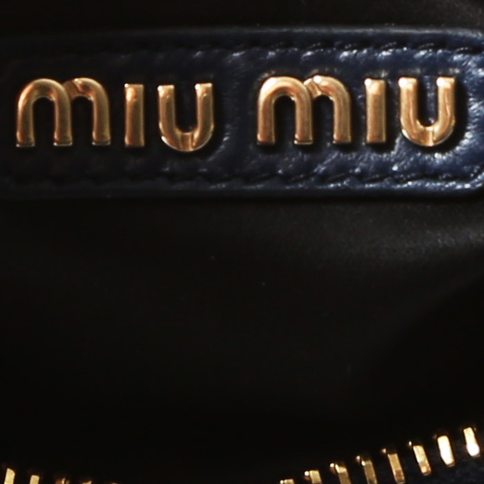 Miu Miu  Miu Wander shoulder bag  in navy blue chevron quilted leather - Detail D5