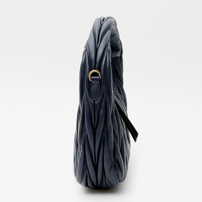 Miu Miu  Miu Wander shoulder bag  in navy blue chevron quilted leather - Detail D7