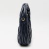 Bolso bandolera Miu Miu  Miu Wander en cuero acolchado con motivos de espigas azul marino - Detail D8 thumbnail