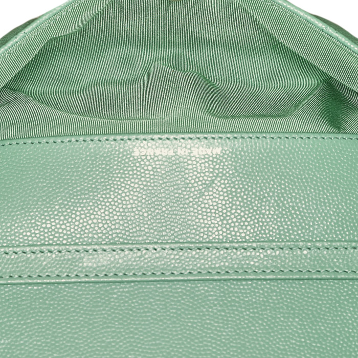 Sac bandoulière Chanel   en cuir grainé matelassé vert - Detail D3
