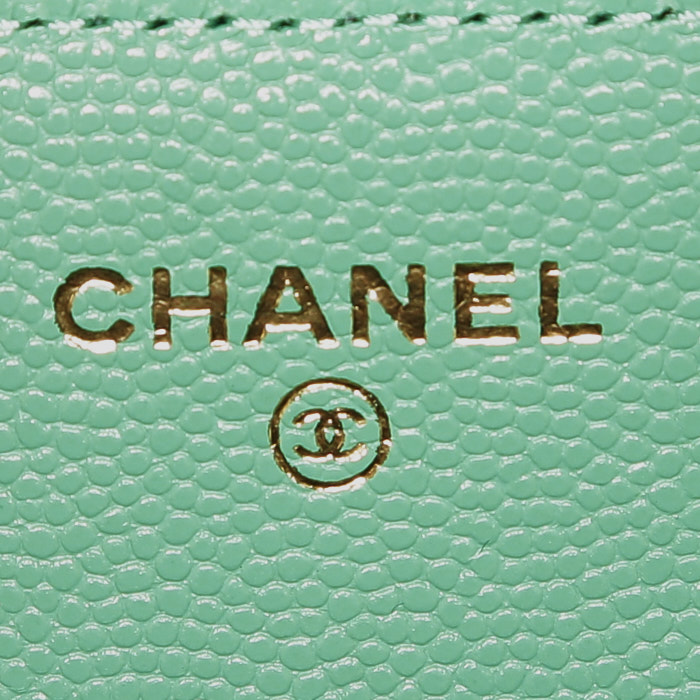 Sac bandoulière Chanel   en cuir grainé matelassé vert - Detail D4