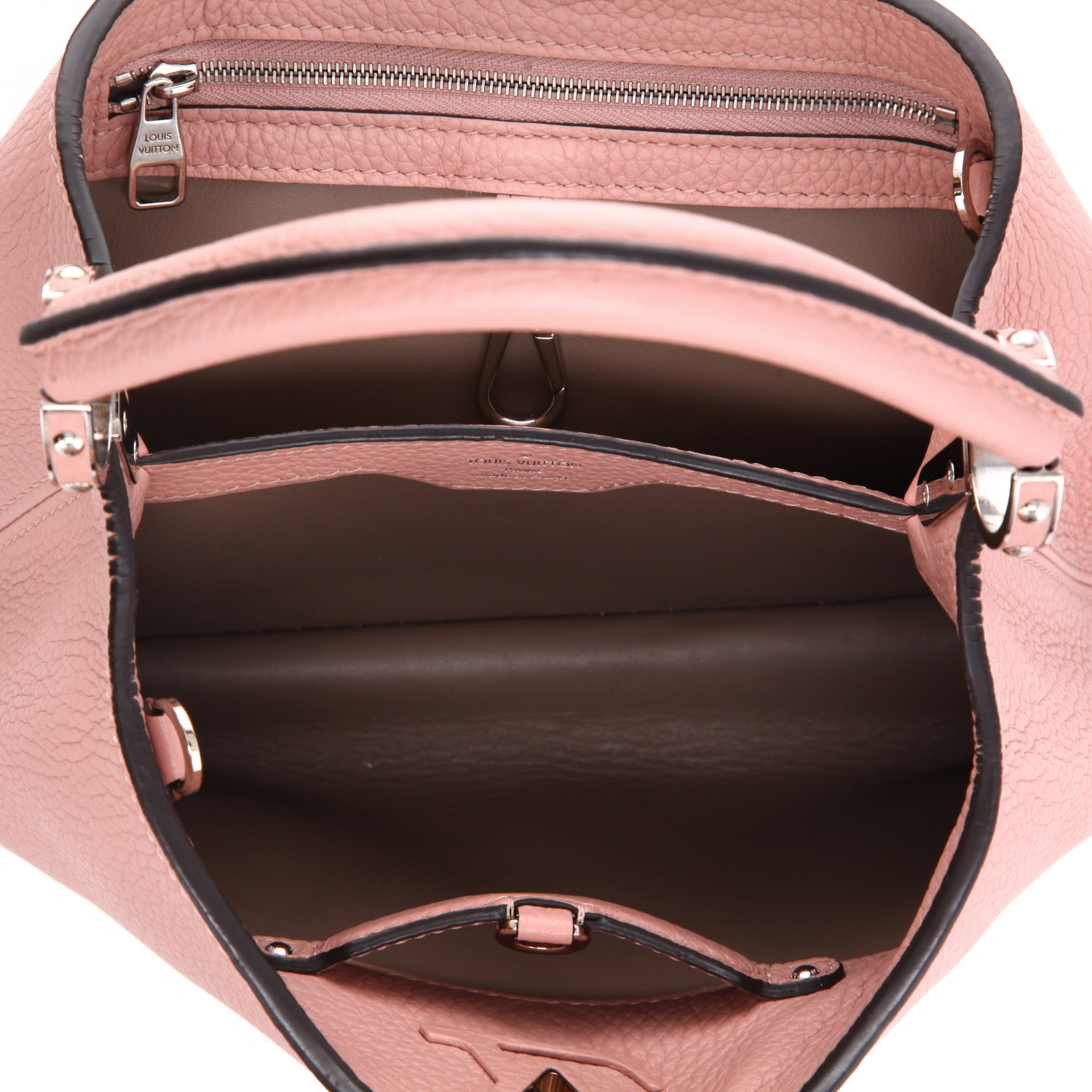 Louis Vuitton  Capucines BB handbag  in pink grained leather - Detail D3