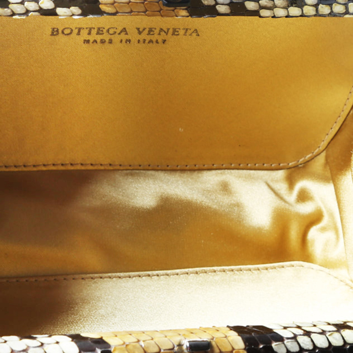 Pochette Bottega Veneta  Knot in raso dorato e pitone beige - Detail D3