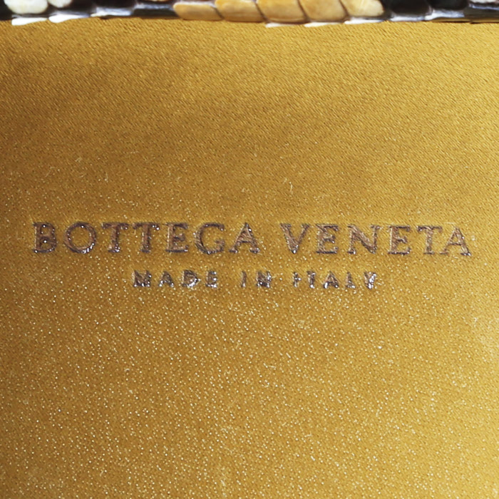 Pochette Bottega Veneta  Knot in raso dorato e pitone beige - Detail D4