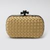 Bottega Veneta  Knot pouch  in gold satin  and beige python - Detail D8 thumbnail
