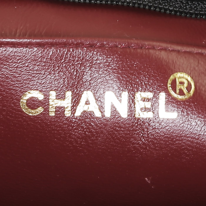 Chanel  Vintage handbag  in black chevron quilted leather - Detail D3
