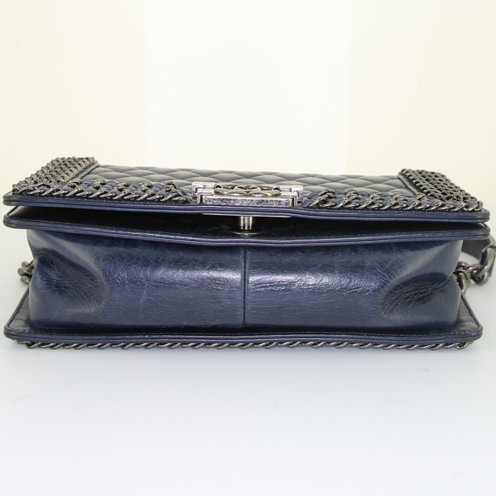 Borsa a tracolla Chanel  Boy in pelle trapuntata blu - Detail D5