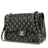 Chanel  Timeless Jumbo shoulder bag  in black quilted grained leather - 00pp thumbnail