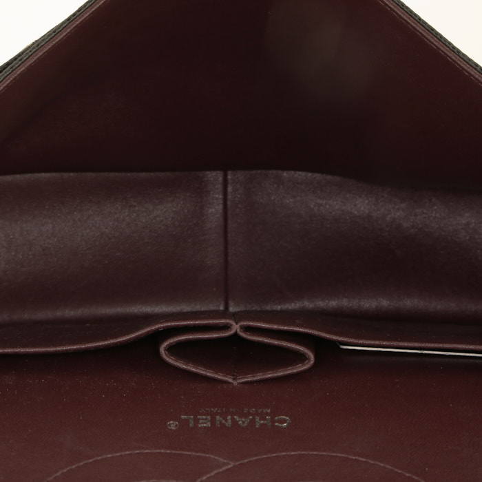 Sac bandoulière Chanel  Timeless Jumbo en cuir grainé matelassé noir - Detail D3