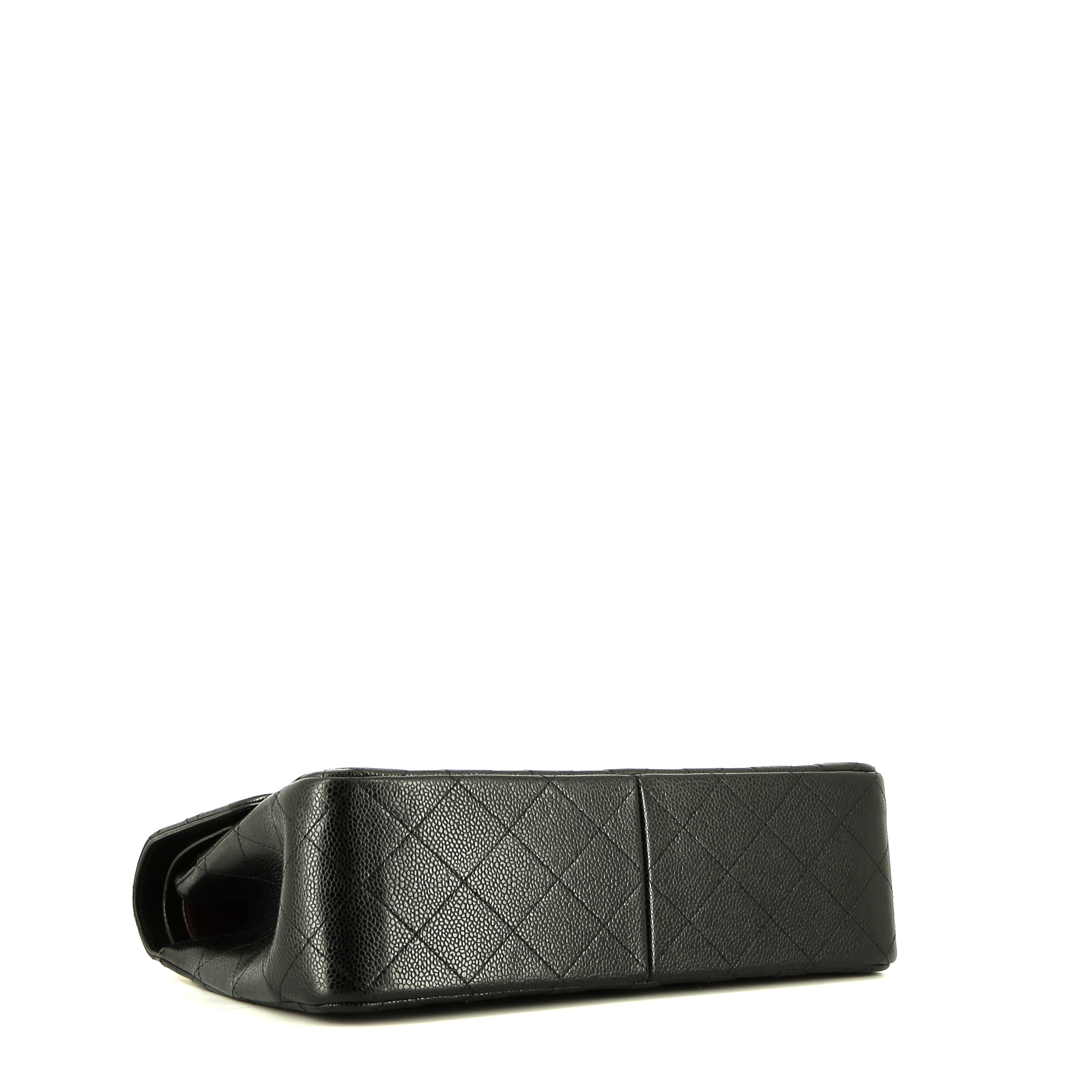 Chanel  Timeless Jumbo shoulder bag  in black quilted grained leather - Detail D5