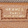 Bolsito de mano Hermès  Jige en cuero Courchevel color oro - Detail D3 thumbnail