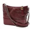 Bolso de mano Chanel  Gabrielle  en cuero acolchado color burdeos - 00pp thumbnail