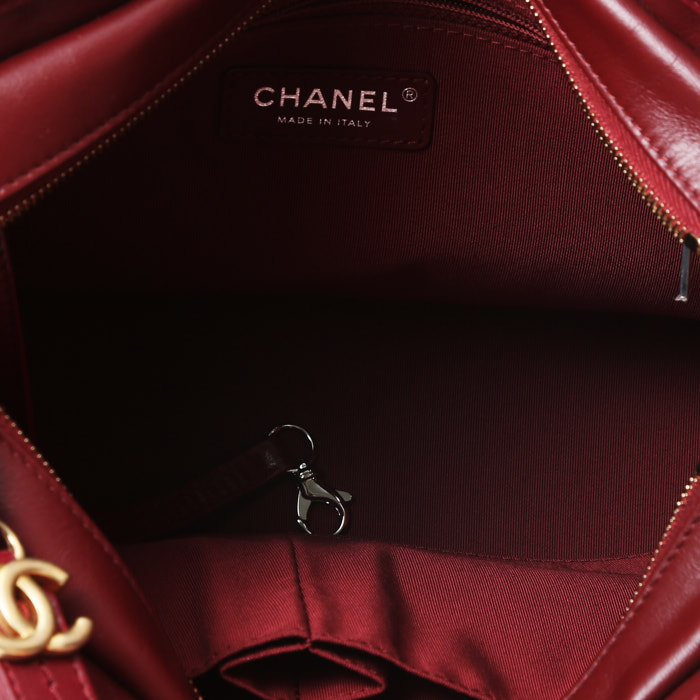 Sac à main Chanel  Gabrielle  en cuir matelassé bordeaux - Detail D4