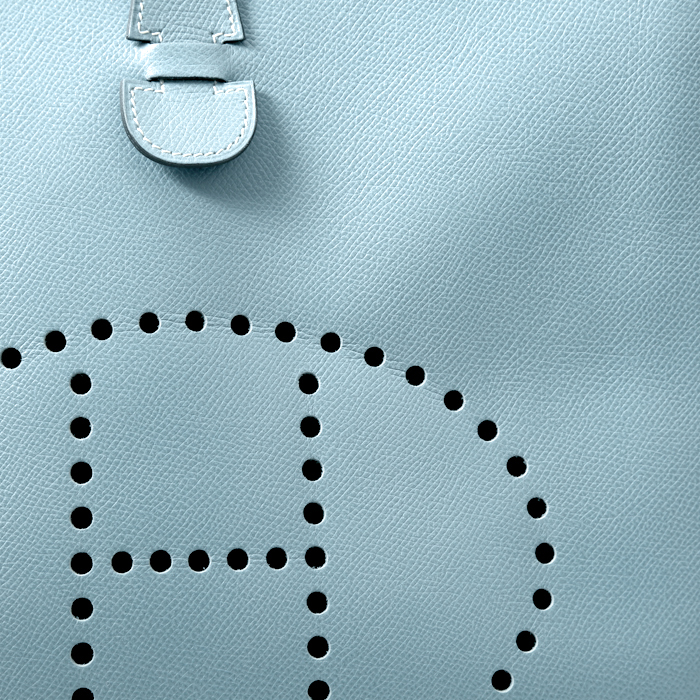 Bolso bandolera Hermès  Evelyne en cuero togo azul - Detail D1