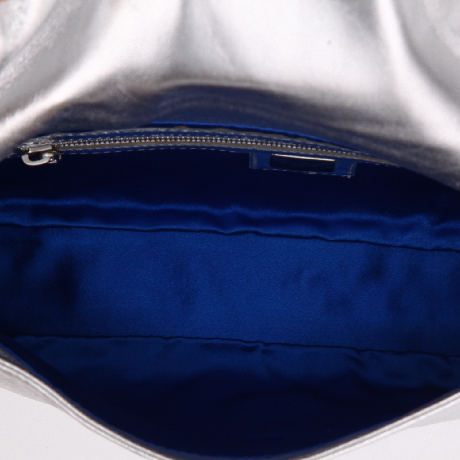 Fendi  Baguette handbag  in silver leather - Detail D8