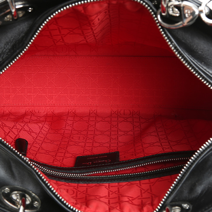 Bolso de mano Dior  Lady Dior modelo grande  en cuero cannage negro - Detail D2