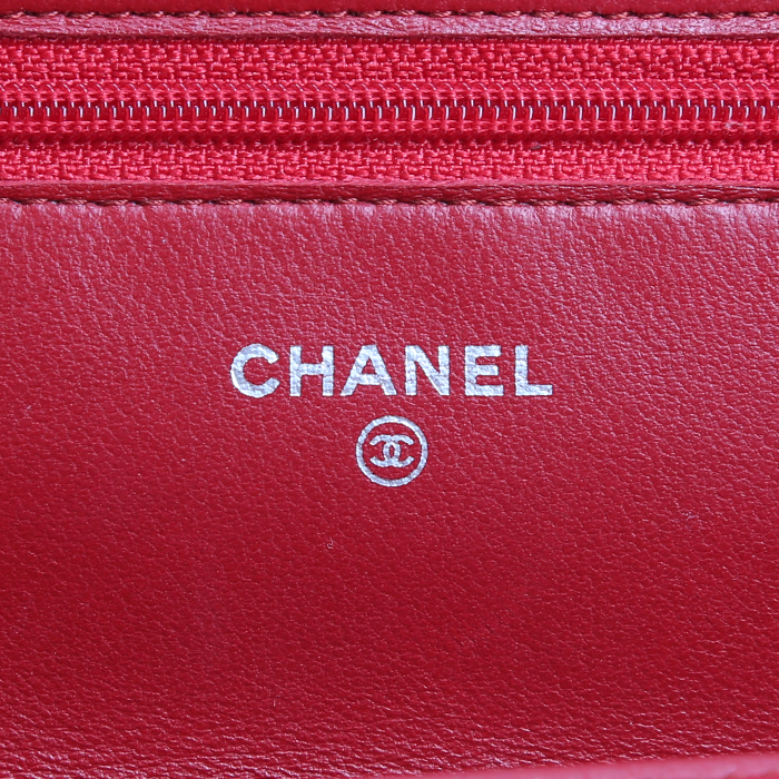 Bolso bandolera Chanel  Wallet on Chain en cuero acolchado rojo - Detail D3