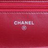 Sac bandoulière Chanel  Wallet on Chain en cuir matelassé rouge - Detail D3 thumbnail