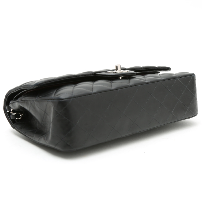 Bolso de mano Chanel  Timeless Classic modelo mediano  en cuero acolchado negro - Detail D5