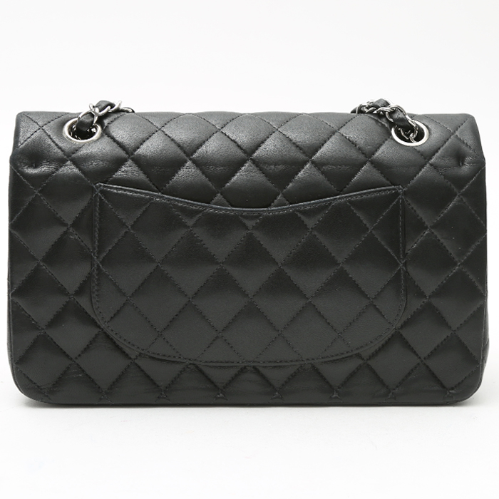 Sac à main Chanel Timeless Classic moyen modèle en cuir matelassé noir - Detail D8